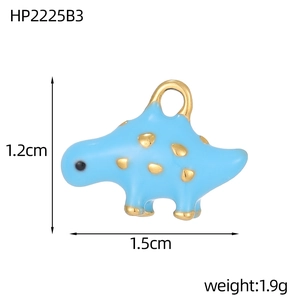 Détail du pendentif dinosaure bleu émaillé indiquant les dimensions 1,5x1,2cm et 1,9g