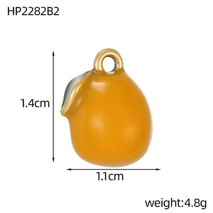 Detalle de colgante de esmalte amarillo en forma de pera con medidas 1,4x1,1cm y peso 4,8g