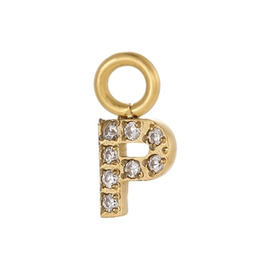 Détail d'un pendentif lettre P doré orné de zircons scintillants et anneau de suspension