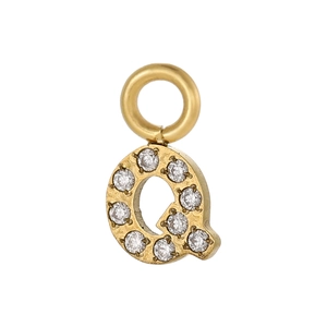 Pendentif lettre Q doré avec micro-pavage de zircons sur fond blanc épuré