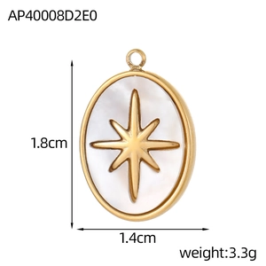 Detalle de colgante ovalado de estrella dorada con nácar blanco, 1,8cm por 1,4cm