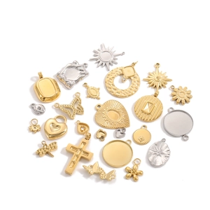 Sortierte Anhänger aus Edelstahl in Gold und Silber für DIY-Schmuckherstellung