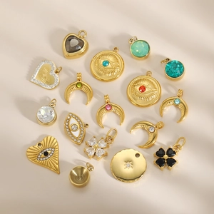 Conjunto de colgantes vintage de acero inoxidable dorado con luna, corazón y circón