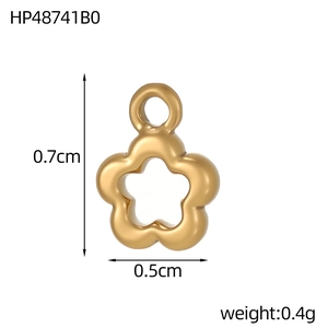 Detailed size specifications for a small 0.7cm gold-plated flower pendant charm