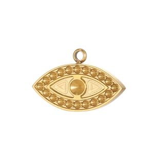 Colgante dorado de ojo turco con relieve en espiral y un acabado pulido