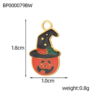 Detail view of a Halloween pumpkin charm with dimensions of 1.8cm by 1.0cm and 0.8g weight