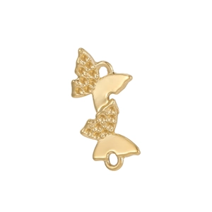 Makroaufnahme von goldfarbenem Stern-Anhänger aus Edelstahl mit zwei Ösen für DIY-Schmuck