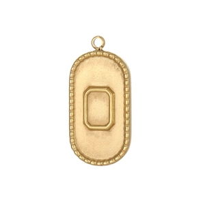 Detail van gouden ovale hanger met kralenrand en rechthoekig kader voor edelstenen