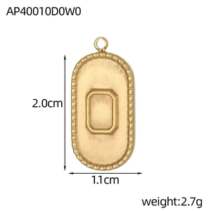 Detailweergave van ovale gouden hanger met kralenrand en afmetingen van 2,0 cm bij 1,1 cm