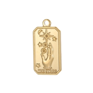 Detailansicht des goldenen Tarot-Anhängers Die Sterne mit geprägter Sonne und Mond