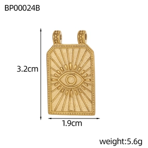 Detailweergave van een gouden rechthoekige hanger met boze oog en de afmetingen