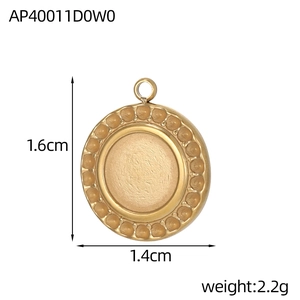 Detailweergave van een ronde gouden hanger met kralenrand en afmetingen voor sieraden maken