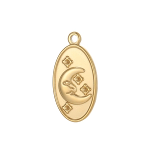 Goldener ovaler Edelstahlanhänger mit Mondgesicht und Sternenrelief im Tarot-Stil