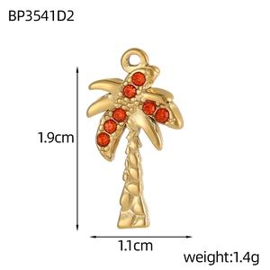 Detailweergave van de goudkleurige palmboom hanger met oranje strass steentjes en maat