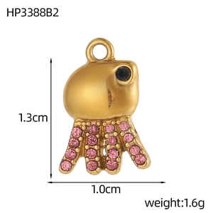 Gedetailleerde weergave van gouden octopus hanger met roze zirkoon en maten 1,3x1,0 cm