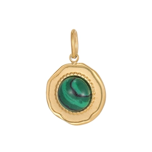 Detailopname van de vintage gouden hanger met een groene malachietsteen in druppelvorm