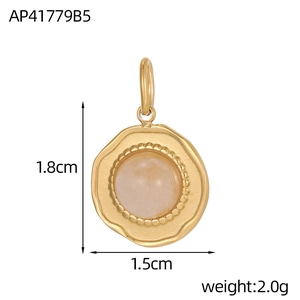 Gedetailleerde maattabel van een gouden ovale hanger van 1,8x1,5 cm met roze steen