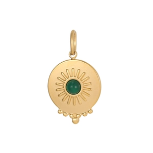 Detailopname van een vintage gouden zonnestralen hanger met een ingelegde groene turquoise steen