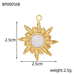 Detalle del colgante de estrella dorada de 2,5 cm con nácar y marcas de dimensiones