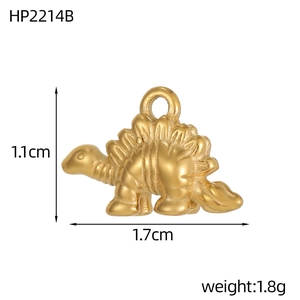 Vue détaillée d'un pendentif stégosaure doré de 1,7x1,1 cm avec ses dimensions et son poids