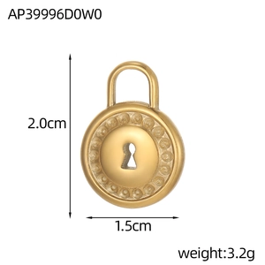 Macrodetail van de Franse vintage gouden hangslot hanger met afmetingen en gewicht informatie