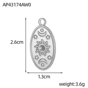 Detaillierte Ansicht des Sonne und Mond Tarot-Anhängers mit Maßen von 2,6 cm x 1,3 cm