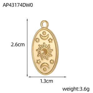 Detailansicht Gold-Tarot-Anhänger Sonne und Mond mit Maßen 2,6cm x 1,3cm