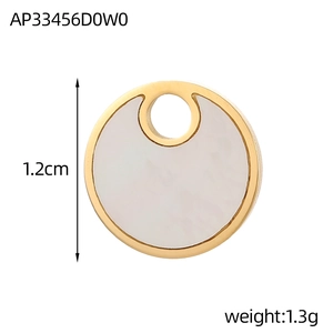 Detail van ronde roestvrijstalen hanger met witte schelpinleg, maat 1,2 cm en gewicht 1,3 g