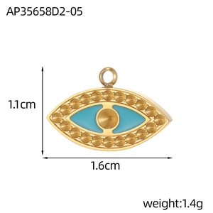 Detalle de dimensiones del colgante ojo turco de 1,6 cm en acero inoxidable dorado