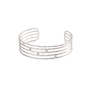 Bracciale rigido a strati d'argento martellato con intarsio di cristalli per donna