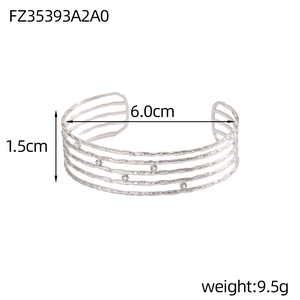 Set bracciale a polsino multistrato irregolare argento con pietre di zircone