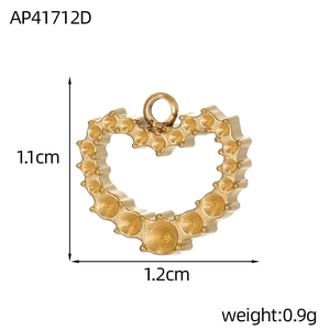 Tableau des tailles d'un pendentif cœur doré de 1,2cm de large et 1,1cm avec poids 0,9g