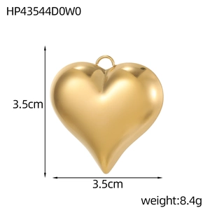 Gepolijste gouden roestvrijstalen hart hanger voor DIY sieraden, 3,5 cm bedel op witte basis