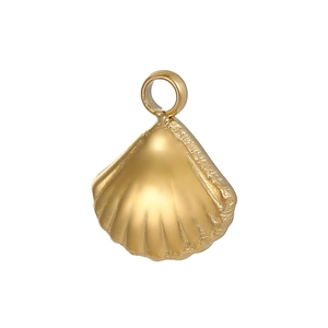 Polierter goldener Muschelanhänger mit radialer Textur und Metallöse für DIY-Schmuck
