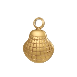 Detailansicht goldener Marine-Anhänger mit polierter Oberseite und Gitterstruktur