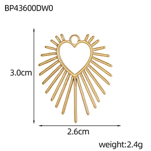 Golden heart-shaped sunburst pendant with dimensions 3.0cm height and 2.6cm width