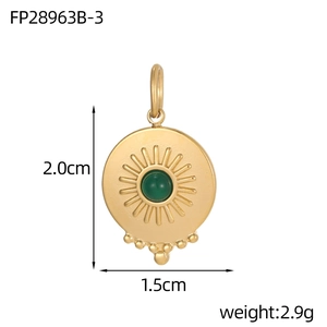 Gedetailleerde weergave van gouden turquoise hanger met zonnestraalmotief en afmetingen