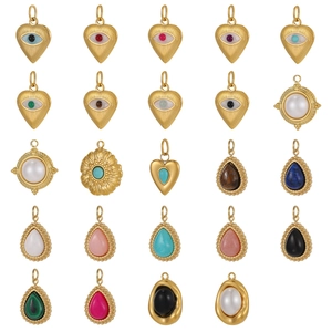 Vintage Edelstahl-Anhänger in Herzform mit Geburtssteinen und Evil-Eye-Details in Gold