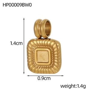 Gold rectangular sunburst pendant with 1.4cm height and 0.9cm width measurements