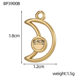 Macro view of moon-shaped gold stainless steel pendant with 1.8cm size specifications