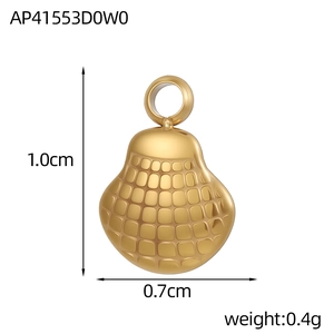 Makroaufnahme eines 1,0cm goldenen birnenförmigen Anhängers mit Gitterstruktur