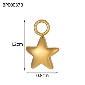 Makroansicht des goldenen Seestern-Anhängers 1,2 cm x 0,8 cm mit polierter Oberfläche