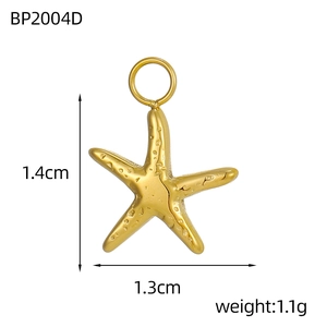 Detaillierte Makroansicht eines 1,4 cm Gold-Seestern-Anhängers mit realistischer Textur