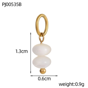 Detail of star-themed pearl bead pendant showing 1.3cm height and 0.9g weight specs