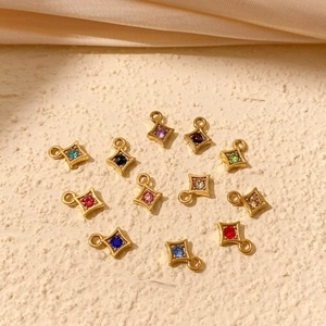 Set di 12 ciondoli zodiaco in acciaio inossidabile placcato oro con pietre portafortuna