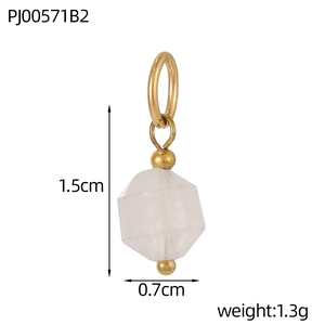 Detail van de 1,5x0,7cm witte steen hanger met gouden ring en gewichtsinformatie