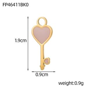 Pink heart-shaped key pendant in golden stainless steel, 1.9cm height for DIY jewelry