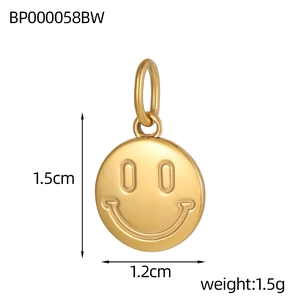 Macro view of a 1.5cm golden smiley face pendant with detailed size and weight measurements