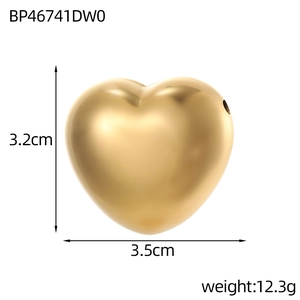 Polished gold stainless steel heart pendant with measurements 3.2cm x 3.5cm and 12.3g
