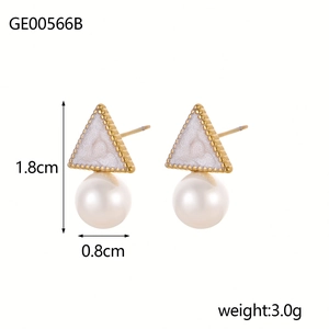 Elegantes pendientes dorados con perla blanca y triángulo de nácar, altura de 1.8cm